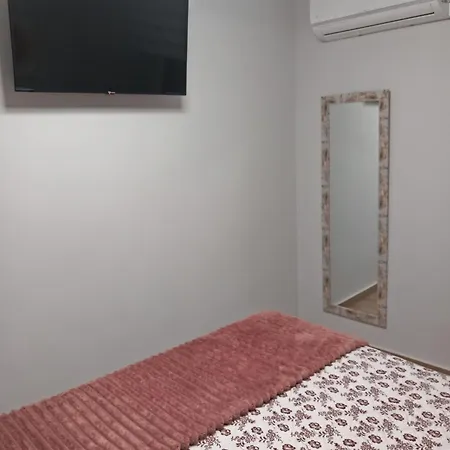 De La Haya & Con Jacuzzi, Junto Al Teatro *