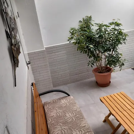 De La Haya & Con Jacuzzi, Junto Al Teatro Apartment *