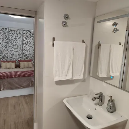 De La Haya & Con Jacuzzi, Junto Al Teatro Apartment