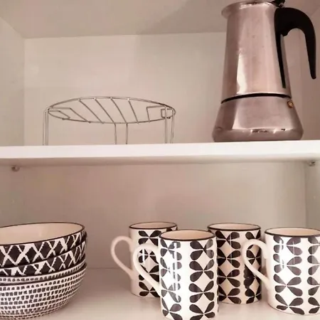 De La Haya & Con Jacuzzi, Junto Al Teatro *