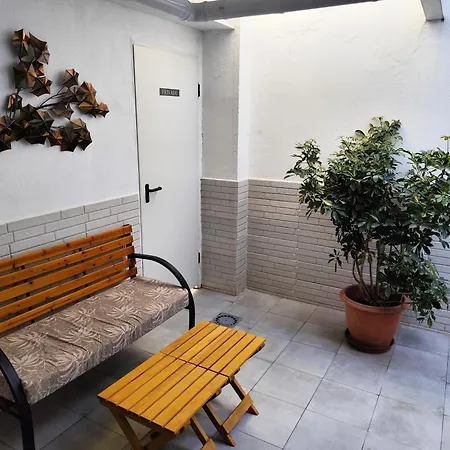 De La Haya & Con Jacuzzi, Junto Al Teatro *