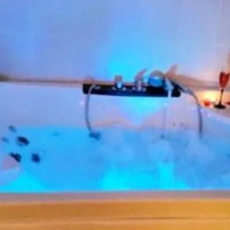 De La Haya & Con Jacuzzi, Junto Al Teatro Mérida