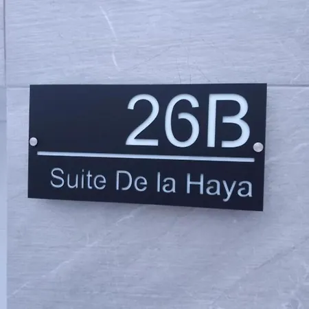 De La Haya & Con Jacuzzi, Junto Al Teatro *