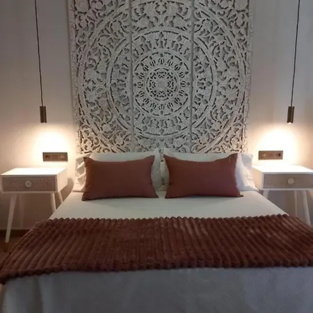 De La Haya & Con Jacuzzi, Junto Al Teatro