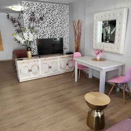 De La Haya & Con Jacuzzi, Junto Al Teatro *