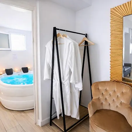 De La Haya & Con Jacuzzi, Junto Al Teatro Apartment Mérida