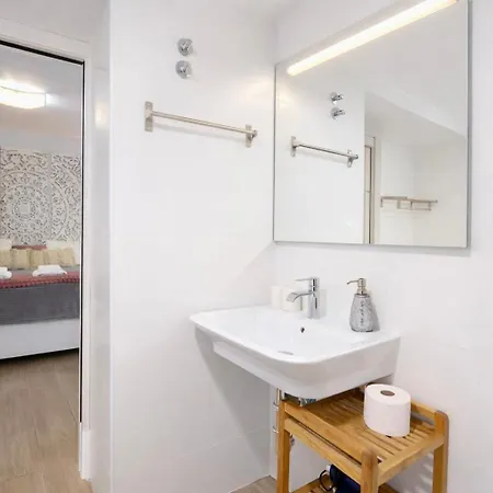 De La Haya & Con Jacuzzi, Junto Al Teatro * Mérida