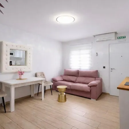 De La Haya & Con Jacuzzi, Junto Al Teatro