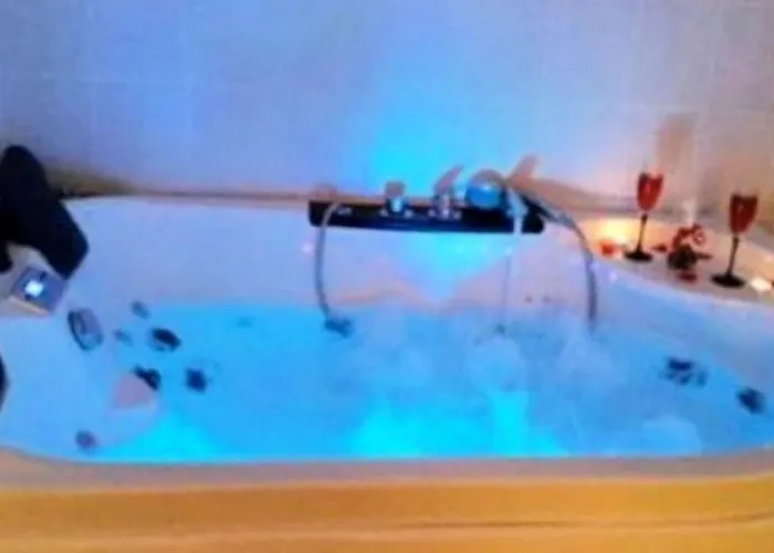 De La Haya & Con Jacuzzi, Junto Al Teatro Мерида