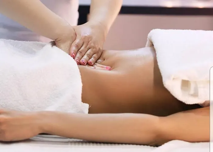 De La Haya & Con Jacuzzi, Junto Al Teatro *