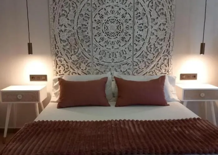 De La Haya & Con Jacuzzi, Junto Al Teatro