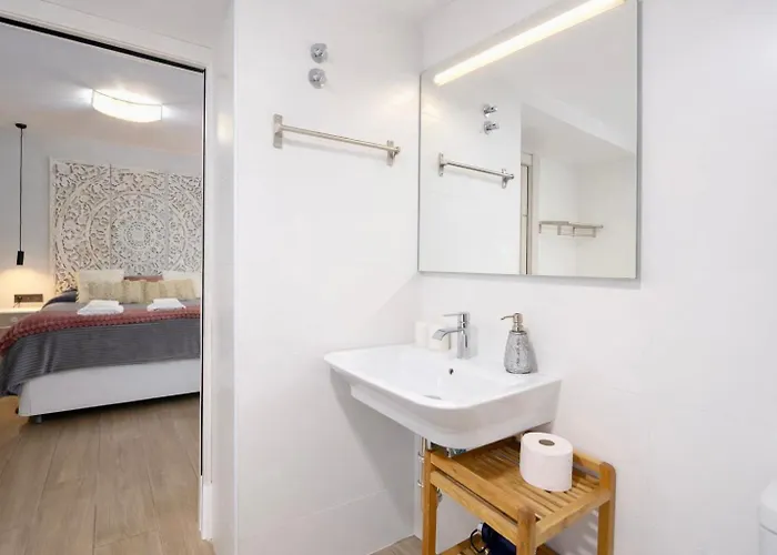 De La Haya & Con Jacuzzi, Junto Al Teatro * Mérida