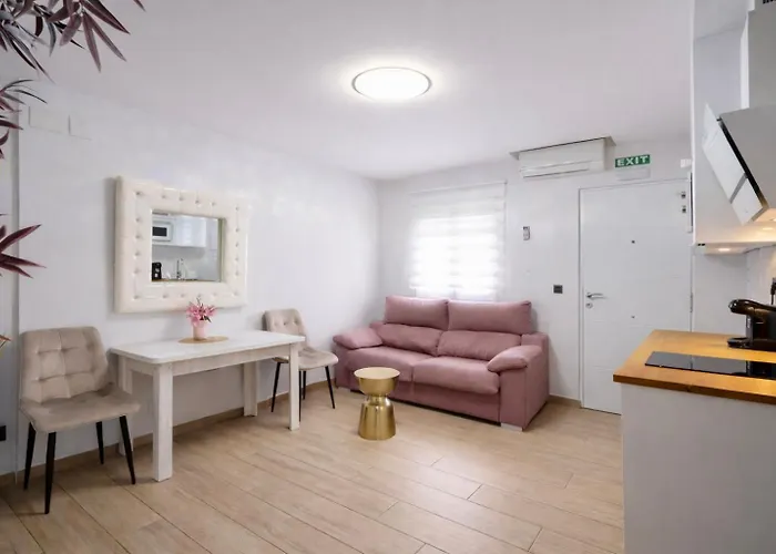 De La Haya & Con Jacuzzi, Junto Al Teatro